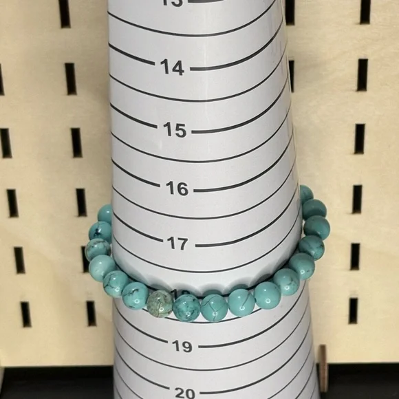 Handcrafted howlite beaded bracelet - Picture 6 of 9